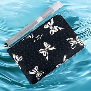 Coach Corner Zip Wristlet In Signature Canvas With Bow Print Bag Wallet Purse